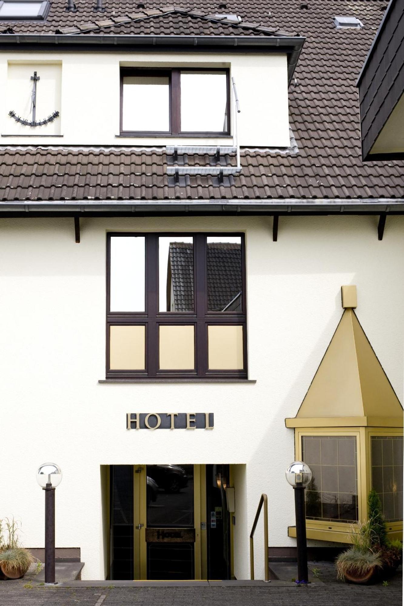 Hotel Flora Dormagen Exterior photo