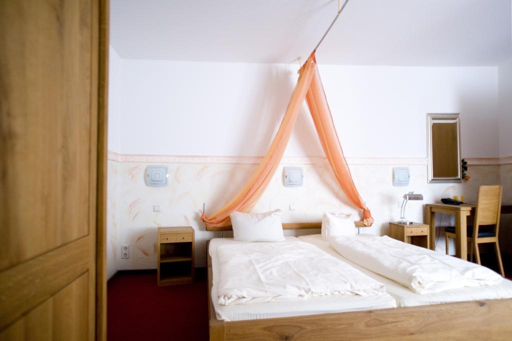 Hotel Flora Dormagen Room photo